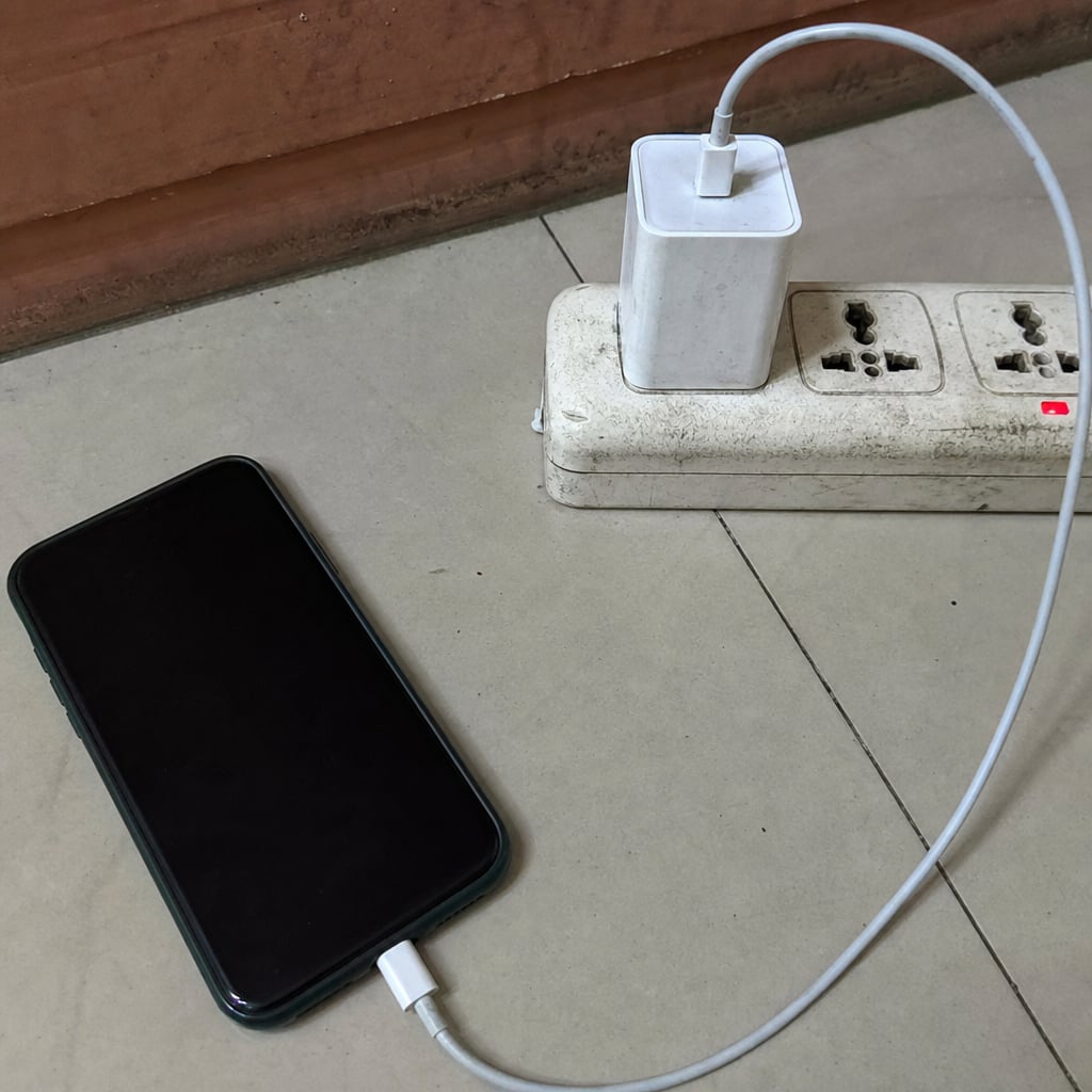 Most People Charge Their Phone the Wrong Way